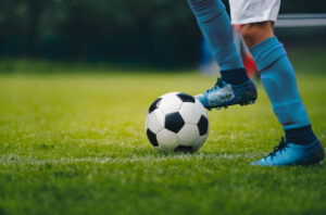 Vidéo : Un Vol De Ballon « Anormal » Lors D&Rsquo;Un Match De Football Fait La Une Des Journaux