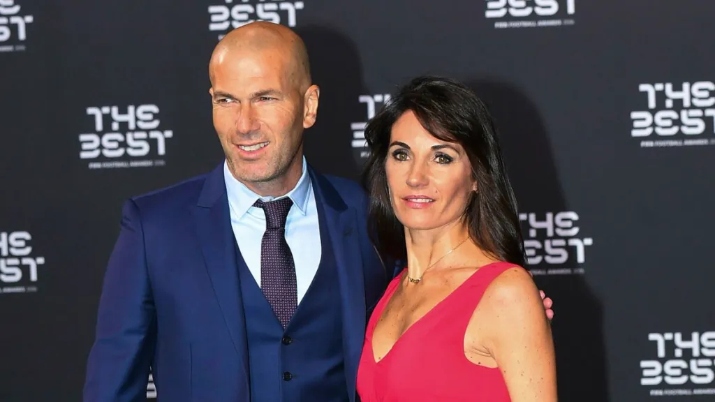 Photo Zinedine Zidane Pose Avec Sa Femme Et Ses Enfants Pour Un Beau Cliche De Famille Jpg