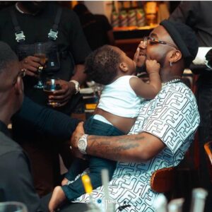 Nigéria : Davido Offre À Son Fils Une Montre-Bracelet De 150 Millions De Nairas