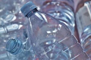 Voici pourquoi vous devriez éviter de réutiliser les contenants en plastique sans eau