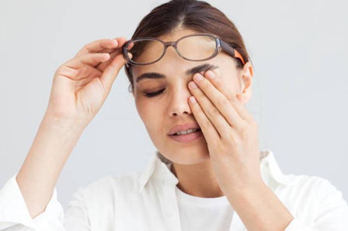 Fatigue Oculaire : 5 Moyens De Réduire La Douleur Au Niveau Des Yeux