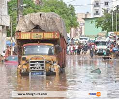 Les Rues De Dakar Inondees Fortes Pluies 2022 Senegal