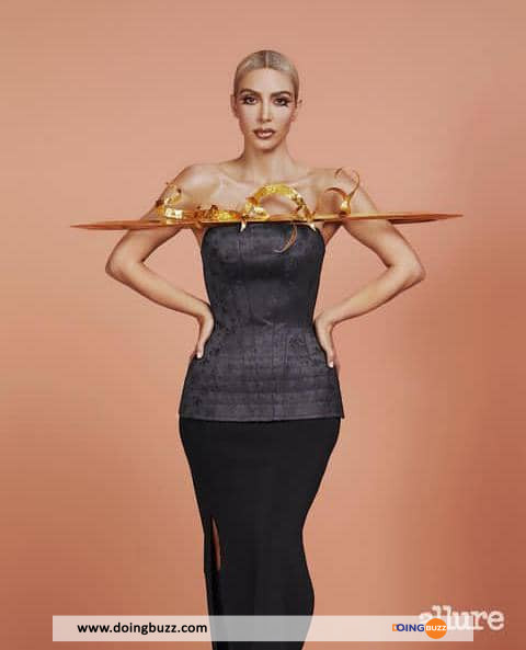 WhatsApp Image 2022 07 19 at 11.38.45 1 - Kim Kardashian en mode princesse Raiponce pour le magazine Allure (photos)