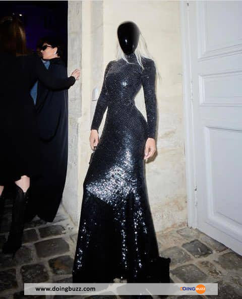 WhatsApp Image 2022 07 19 at 11.46.33 - Les looks iconiques de Kim Kardashian à la fashion week de Paris