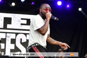 Pendant Le Concert, Davido Donne Ses Chaussures Et 3 Millions De Fcfa À Un Fan