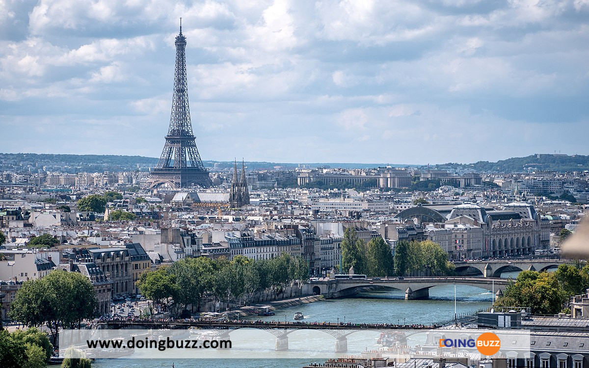 La Tour Eiffel vue de la Tour Saint Jacques Paris aout 2014 2 - LES 6 VILLES DE FRANCE À VISITER DURANT L'ÉTÉ.