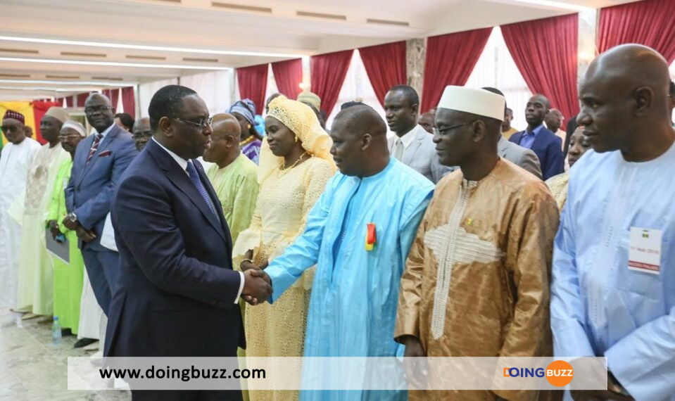 Senegal Le President Macky Sallaugmente Drastiquement Les Salaires Fonctionnaires