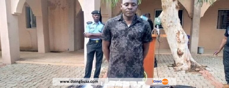 Nigeria / Ex-Soldats Qui Fournissent Des Armes Aux Terroristes Capturés