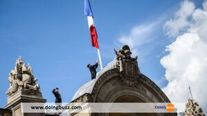 Reine Elizabeth Ii : Ces Maires Qui Ont Refusé De Faire Flotter Le Drapeau Français