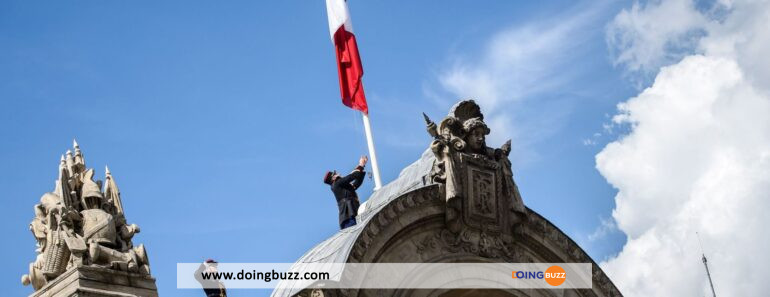 Reine Elizabeth II Ces maires refuse de faire flotter le drapeau francais 770x297 - Reine Elizabeth II : Ces maires qui ont refusé de faire flotter le drapeau français