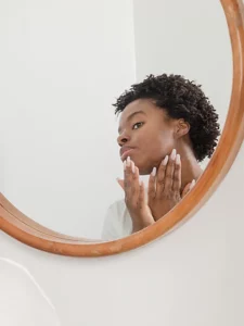 8 Astuces Beauté Pour Gagner Du Temps Le Matin Devant Le Miroir