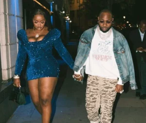 Cette Vidéo De Davido Embrassant Chioma Suscite Des Réactions