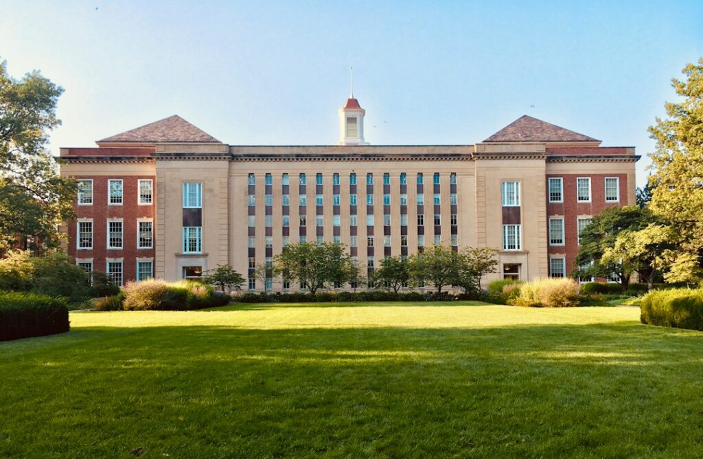 Campus universitaire illustrant une bourse d'études internationale