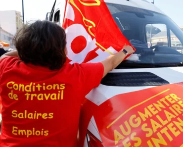 France : Manifestations Et Chaos Dans Les Transports En Commun