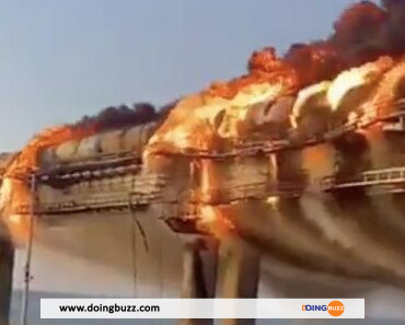 Russie : Le Pont De Crimée Incendié