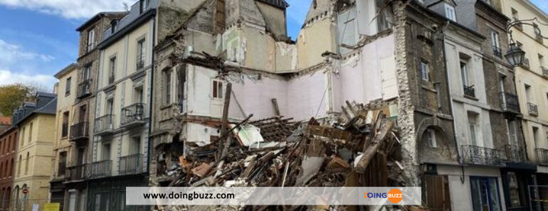 Guerre En Ukraine : Un Immeuble D&Rsquo;Habitation Démolit Par Une Frappe Russe