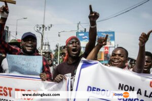 Rdc : Des Manifestants Célèbrent L&Rsquo;Expulsion De L&Rsquo;Ambassadeur Rwandais