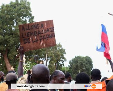 Burkina/Départ De La France : L’ambassade Réagit Après Les Manifestations