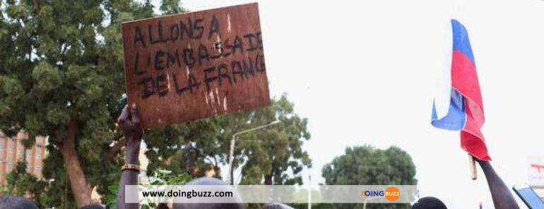 Burkina/Départ de la France : l’ambassade réagit après les manifestations
