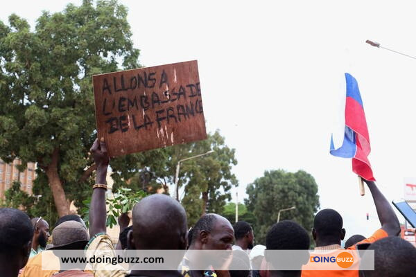 Burkina/Départ De La France : L’ambassade Réagit Après Les Manifestations