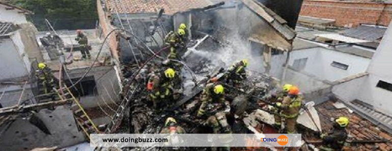 Colombie : Crash D’un Avion Sur 07 Bâtiments, Les Passagers Tous Morts