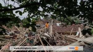 Un Tremblement De Terre En Indonésie Fait 321 Morts