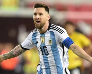 Lionel Messi A Été Visé Par Un Crachat D&Rsquo;Un Joueur Adverse (Vidéo)