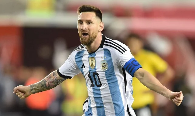 Lionel Messi A Été Visé Par Un Crachat D'Un Joueur Adverse (Vidéo)