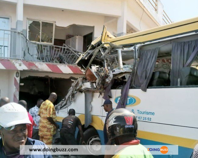 Bénin : Un Bus Fonce Dans Un Immeuble Et Fait Plusieurs Blessés
