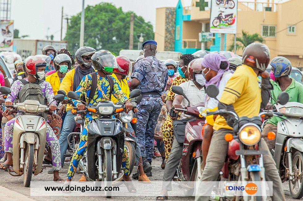 Bénin : Port De Casque Obligatoire Pour Tous Les Motocyclistes Et Leur Passager, La Mesure Prend Effet