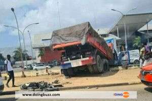 Bénin : un chauffeur de camion perd le contrôle et cause des dégâts à Savalou