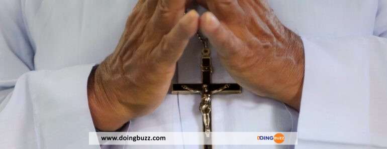 Un Prêtre « Proche Du Pape » Accusé D’avoir Proposé Une Partie À 03 À Des Religieuses