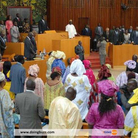 Sénégal : une bagarre éclate entre députés en pleine session (vidéo)