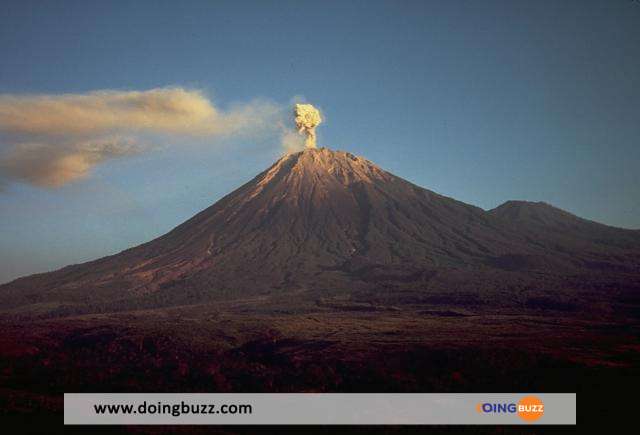 Indonésie : Le Volcan Semeru En Alerte Maximale
