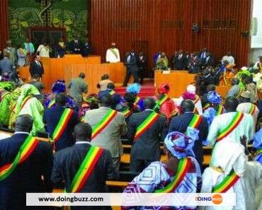 Sénégal : une bagarre éclate entre députés en pleine session (vidéo)
