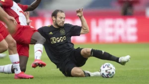 L&Rsquo;Ajax Rompt Le Contrat De Daley Blind Pour Les Raisons Ci-Après !