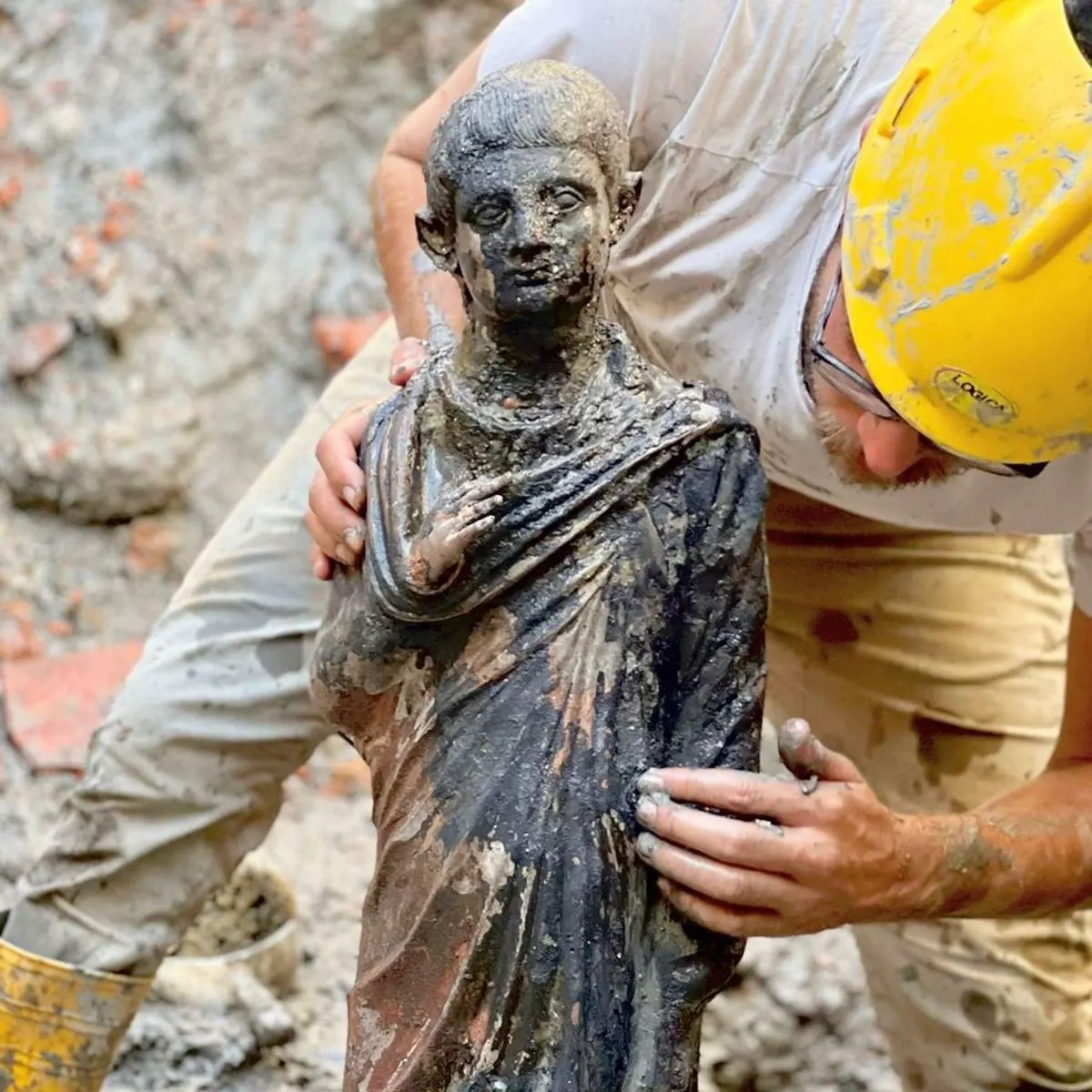 Italie : Des Statues Vieilles De Plus De 2000 Ans Découvertes