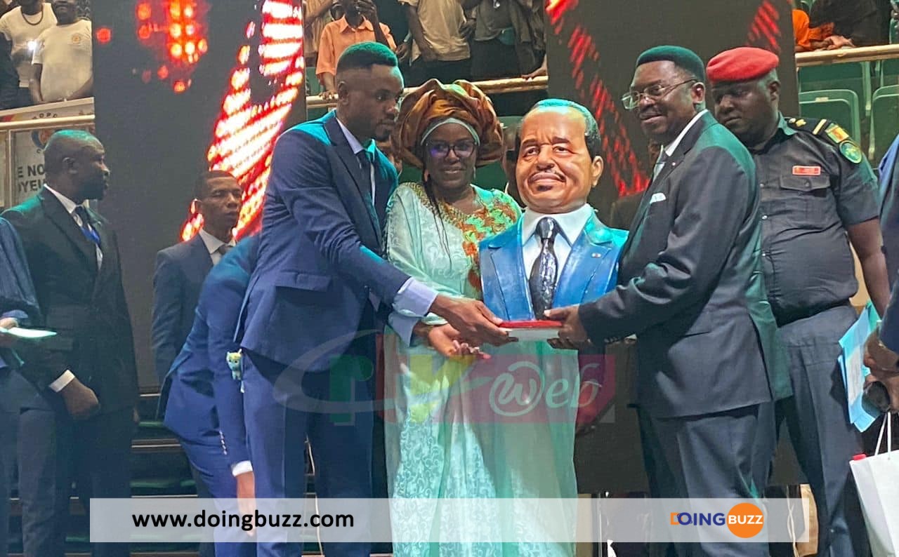 Paul Biya Devient Le Chef D’état Le Plus Vieux Au Monde, Voici Le Cadeau Offert Au Président (Photos)