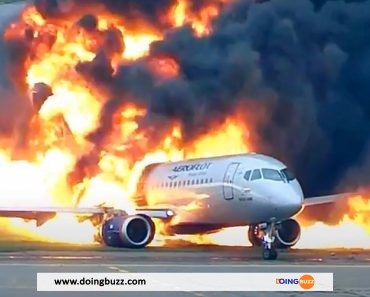 Un avion avec 309 passagers prend feu sur la piste de décollage (vidéo)