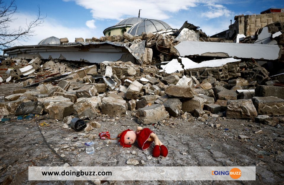 Séisme En Turquie Et En Syrie : Plus De 8300 Morts Selon Le Bilan Total