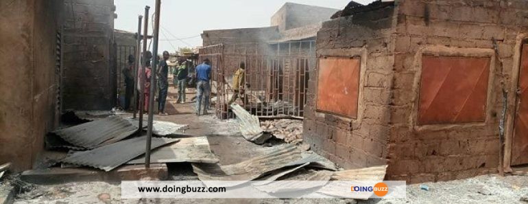 Burkina Faso : Les Terroristes Ont Frappé, 33 Hangars, Un Minibus…Incendiés