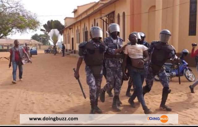 Togo : Des Populations Attrapent Des Terroristes, Poseurs De Bombes (Photos)
