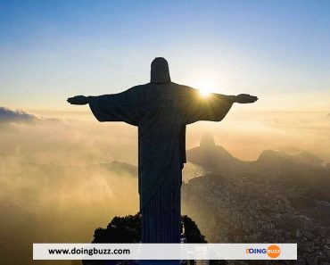 Brésil : le Christ Rédempteur de Rio-de-Janeiro frappé par la foudre