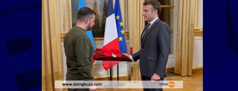 Macron Décerne À Zelensky La Plus Haute Décoration Honorifique Française