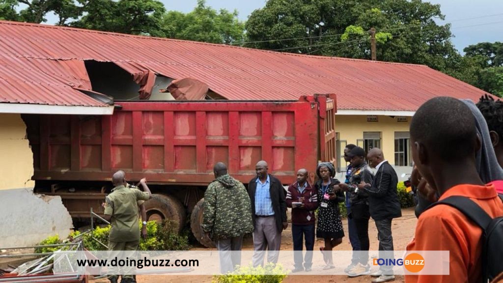 Ouganda : Un Camion Percute Une Salle De Classe ; Des Victimes Enregistrées