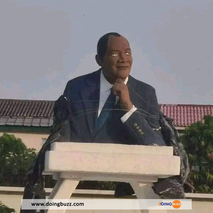 Alassane Ouattara : Une Géante Statue Du Président Ivoirien Fait Sensation (Photo)