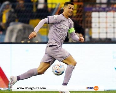 Cristiano Ronaldo a reçu son premier trophée à AL-Nassr en Arabie Saoudite