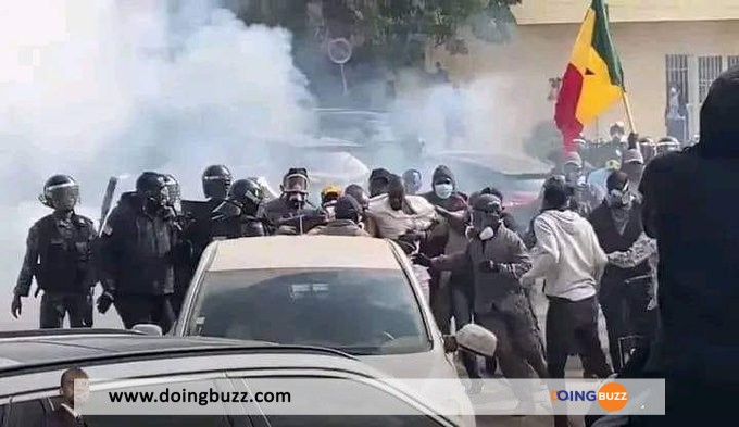 Procès D'Ousmane Sonko : Les Vidéos Des Affrontements Violents Entre Opposition Et Fds