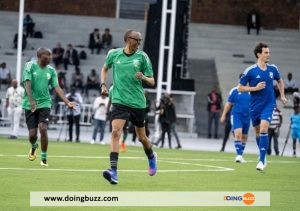 Rwanda : Gianni Infantino Dribble Paul Kagame Lors D&Rsquo;Un Match (Photo)