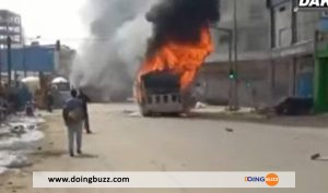 Un Bus Dakar Dem Dikk Brûlé Après Auchan Mermoz (Vidéo)